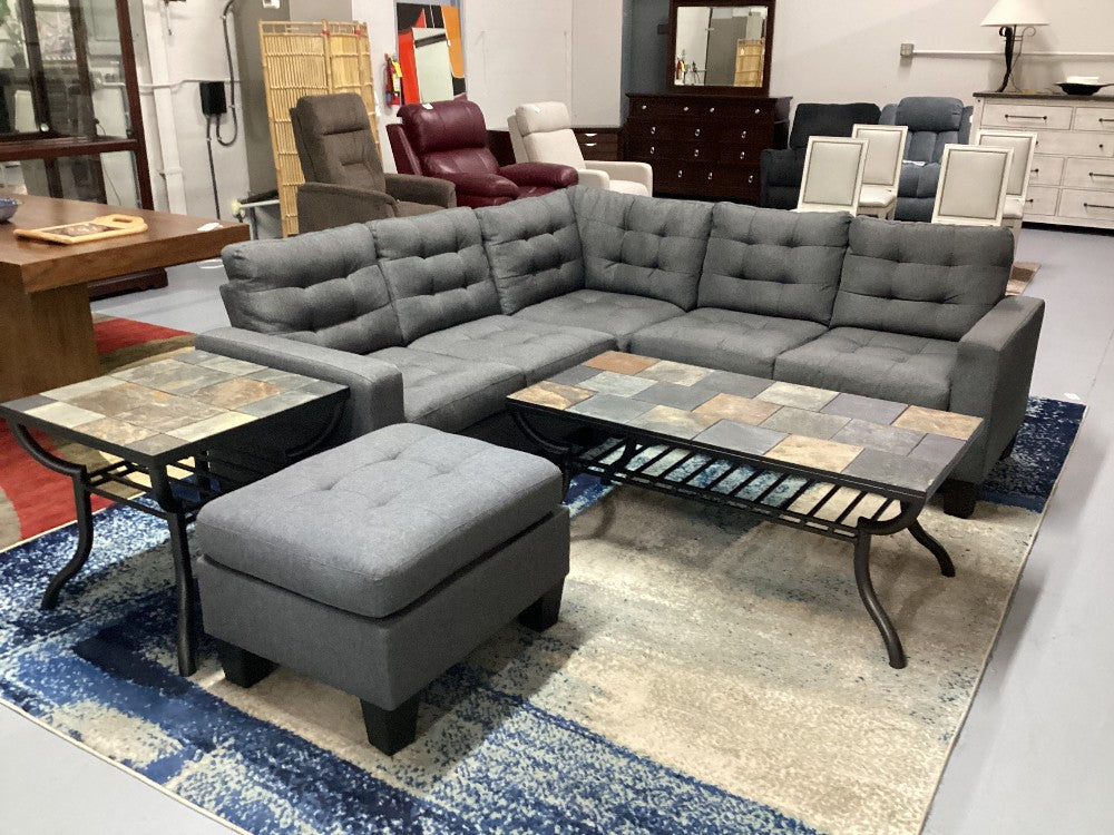 Grey Sectional w/ ottoman|3134