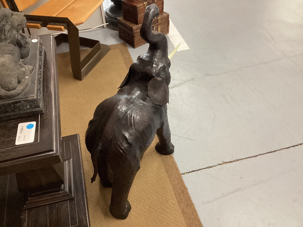 Medium leather Elephant|3276
