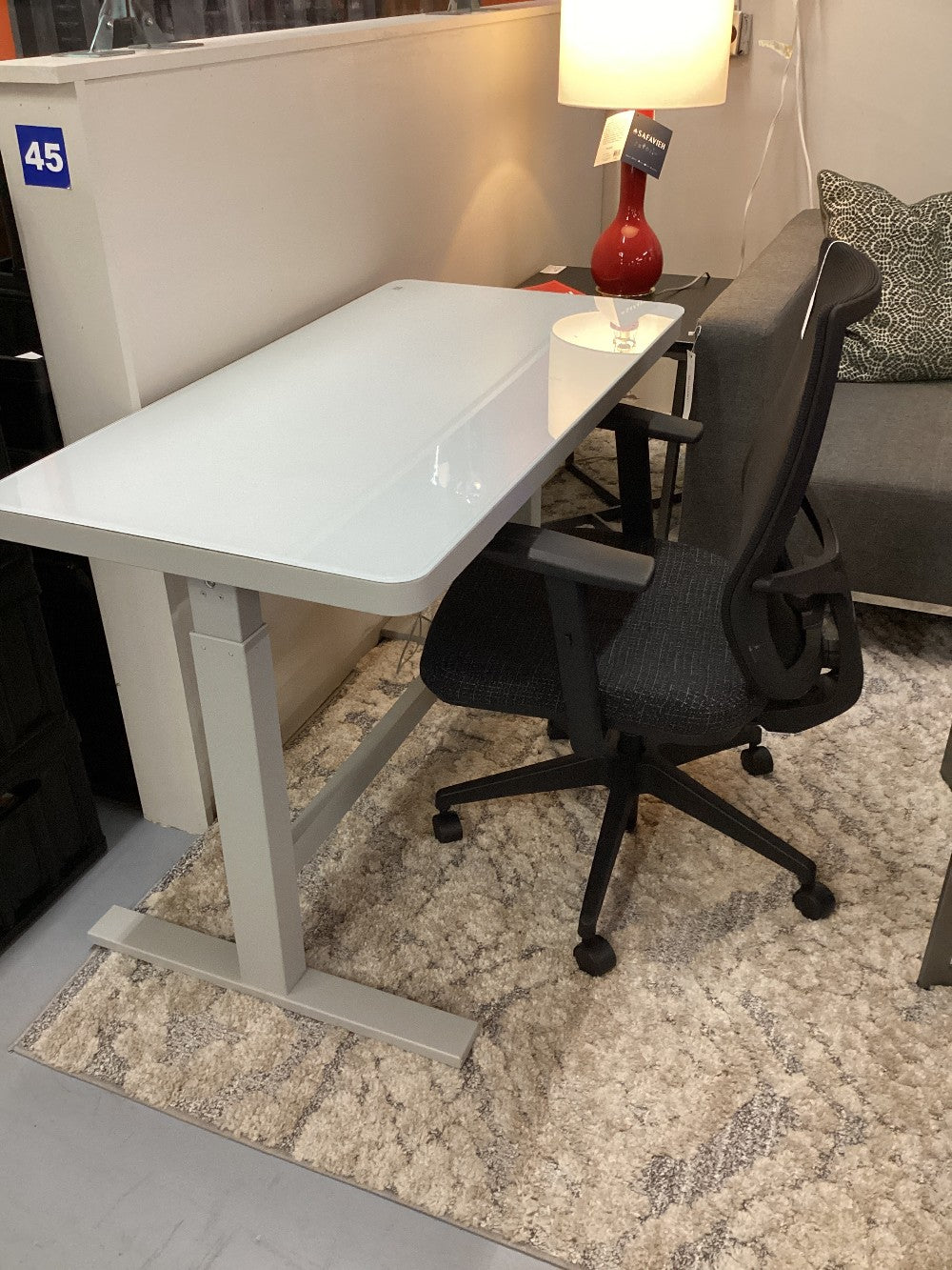 Adjustable Hight Desk. L 47 1/2. D 24|3613