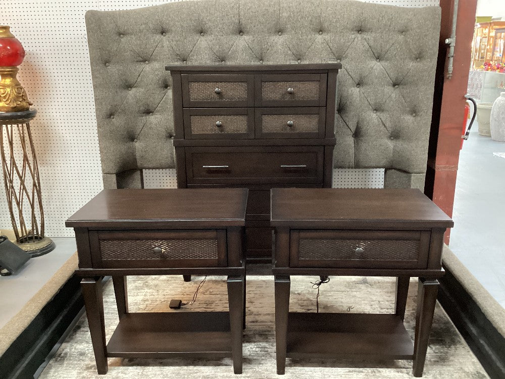 Set of 3 end tables and chest|4608