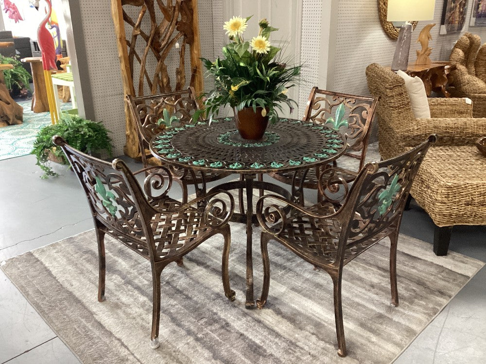 Metal table and 4 chairs|5251