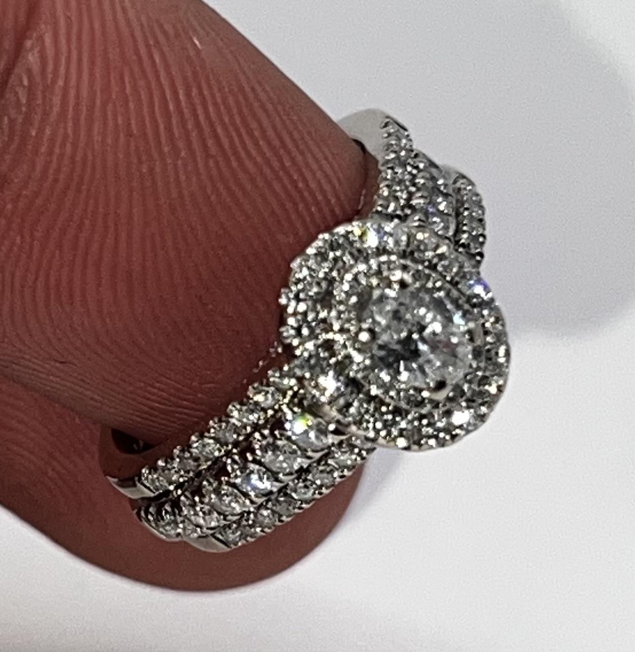 Vera Wang White Gold (14kt) Engagement Ring Set