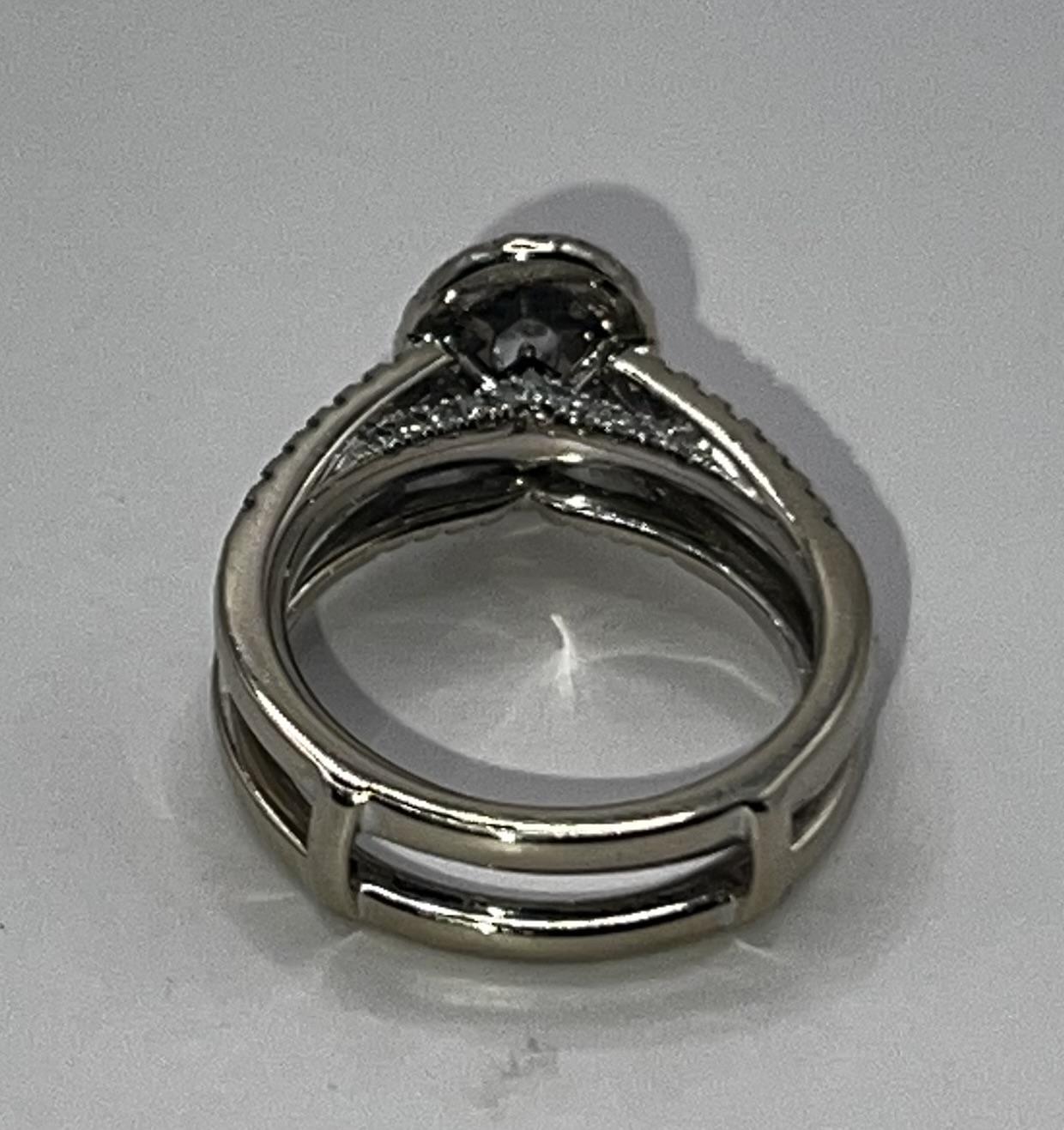 Vera Wang White Gold (14kt) Engagement Ring Set