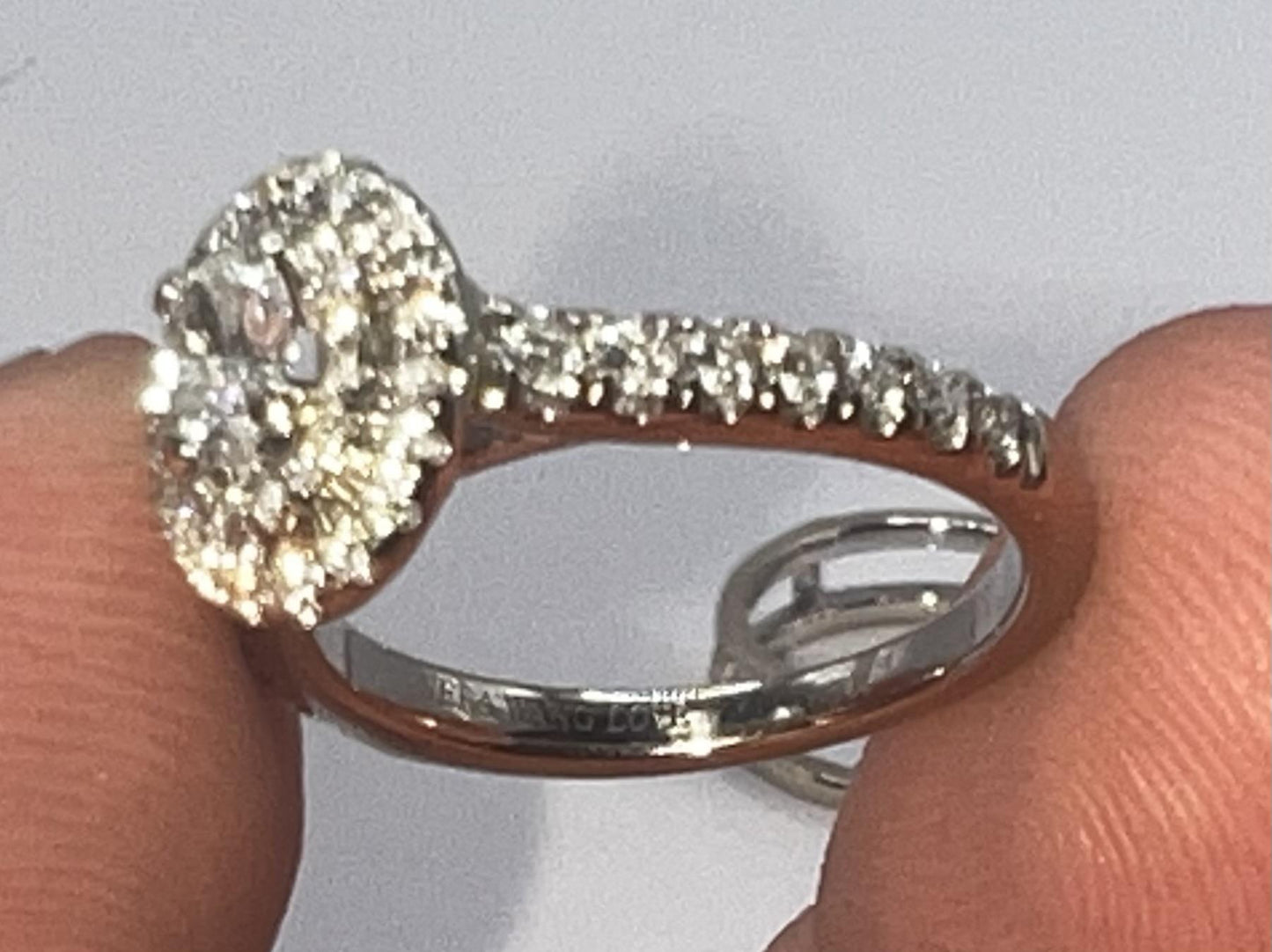 Vera Wang White Gold (14kt) Engagement Ring Set