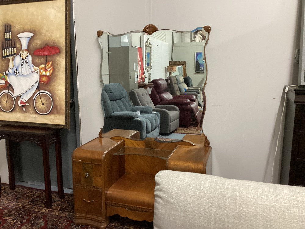 Antique Dresser w/ Mirror|2275
