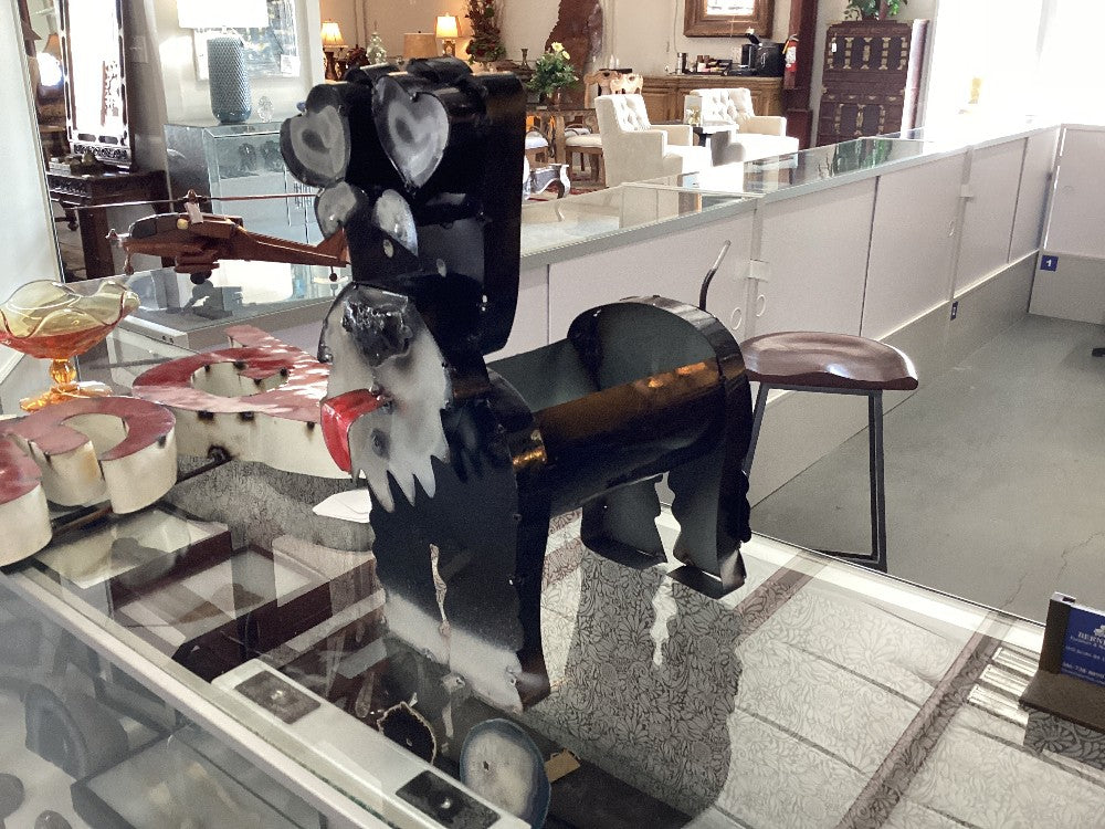 Metal dog planter|2459