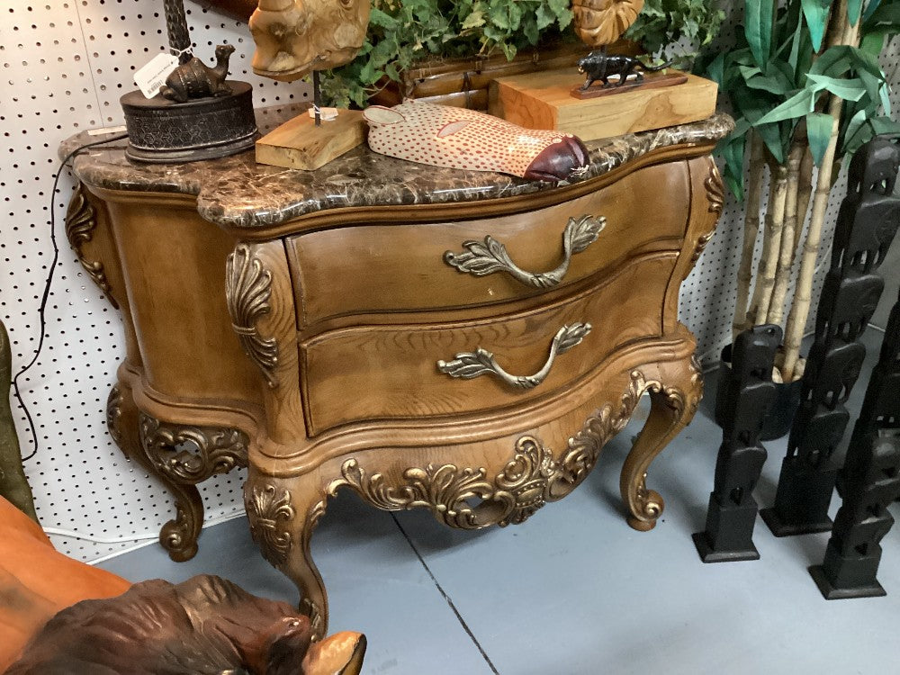 Henredon Bombe Style Commode Chest – Berner's Auction, Inc.