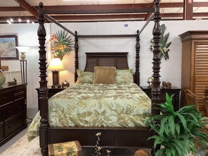 Queen Canopy Bedroom|3308