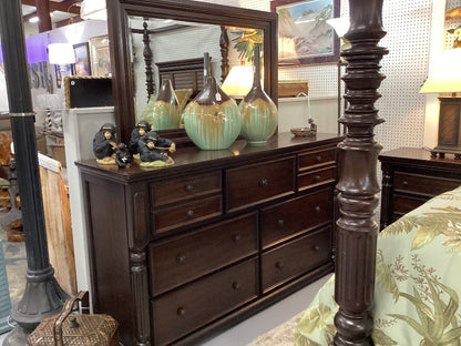 Queen Canopy Bedroom|3309