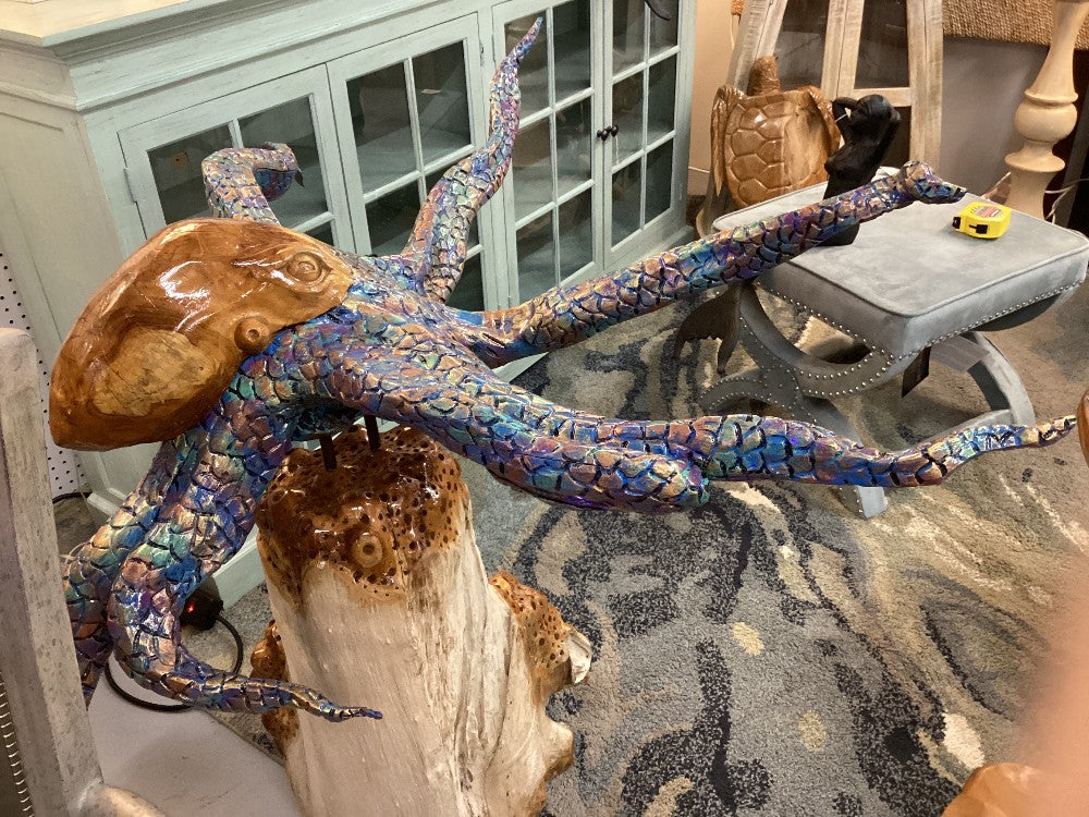 Teak Octopus on painted base|3425