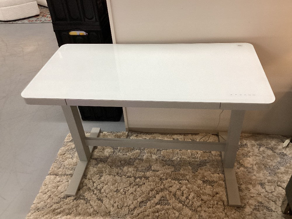 Adjustable Hight Desk. L 47 1/2. D 24|3612