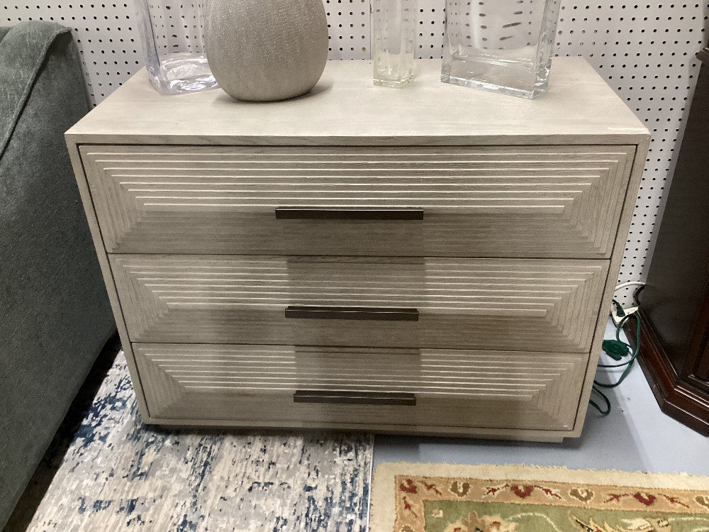 Universal Broadmoore Chest|3660