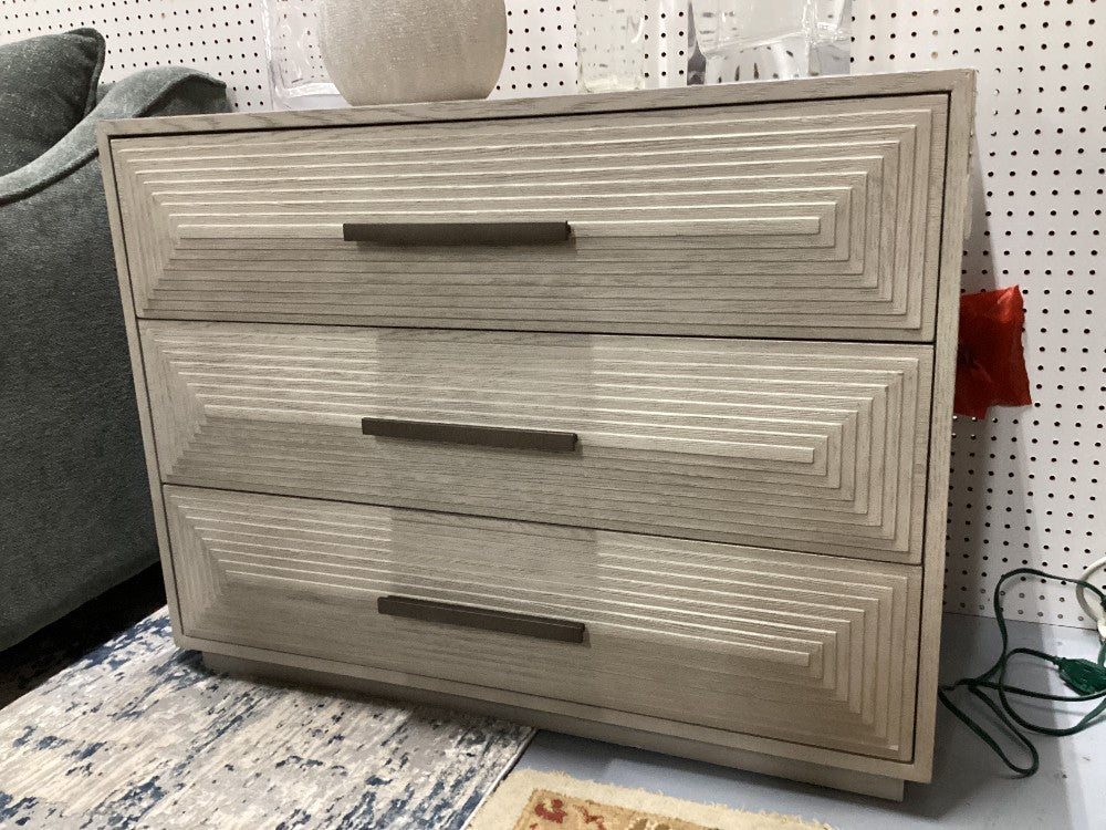 Universal Broadmoore Chest|3661