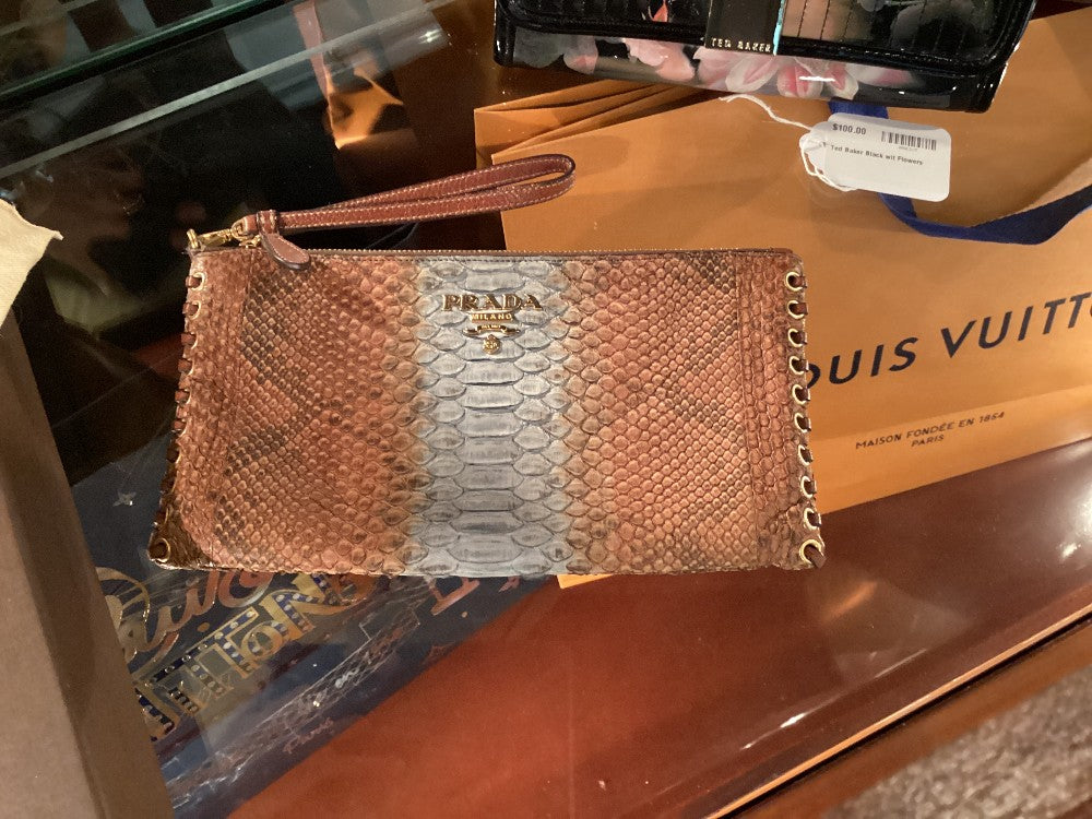 Prada python clutch|3734