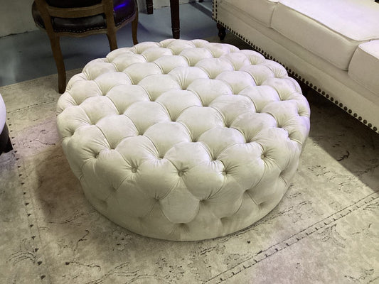 Velvet tufted round ottoman|3808