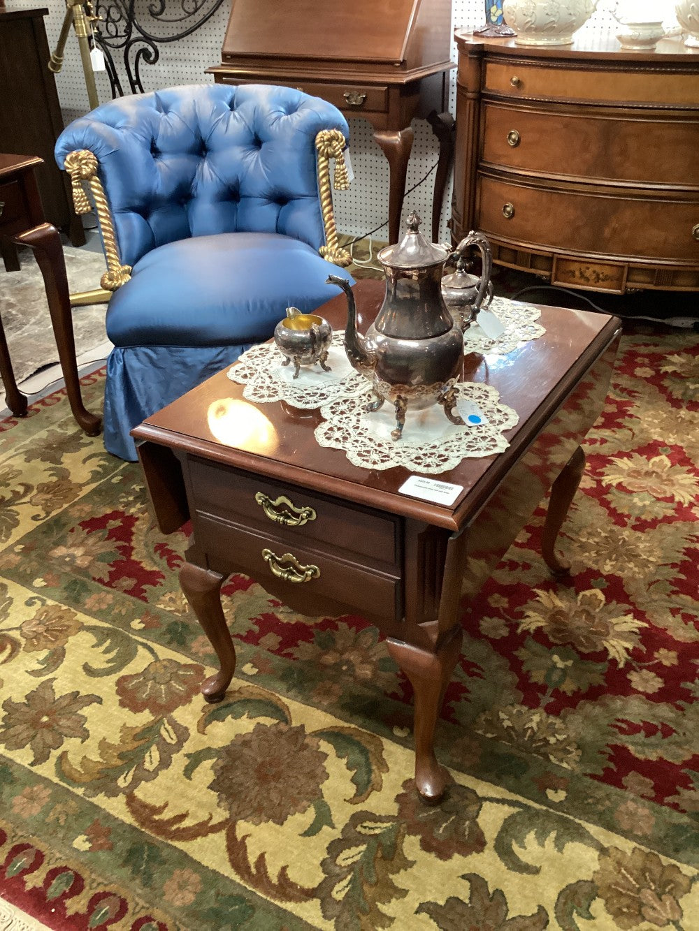 Thomasville drop leaf end table|3956