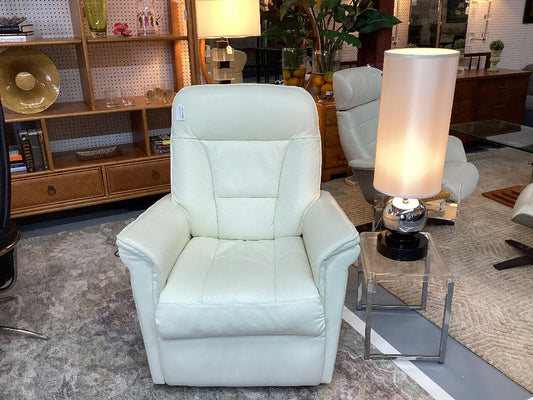 White leather electric recliner|4005