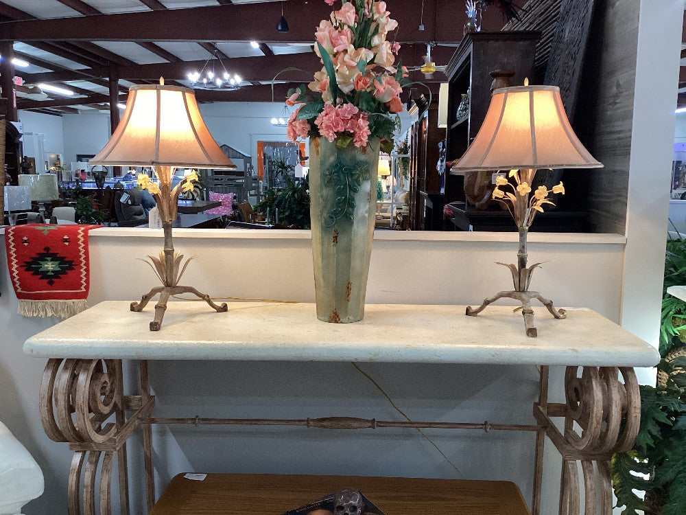Pair of Metal floral lamps|4068
