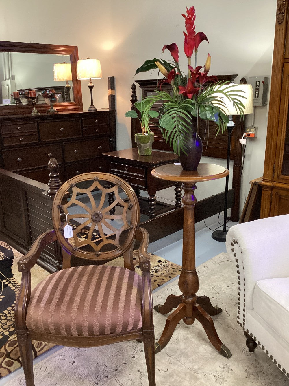 Wood decorator pedestal|4087