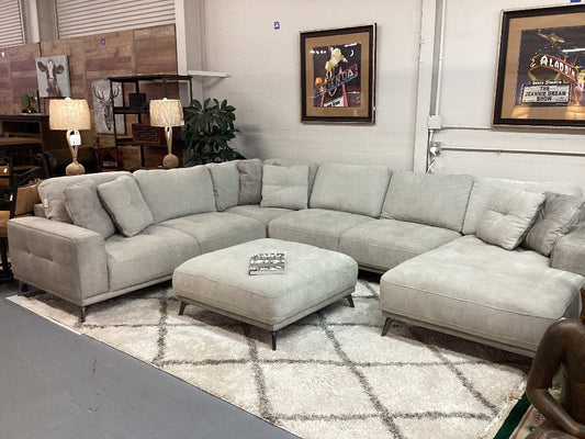 Light Grey Sectional with Ottoman|4116