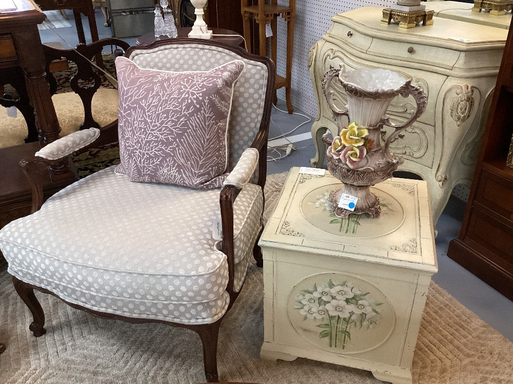 Cream and Flower Storage Box|4153