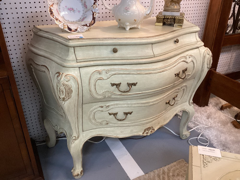 Cream Bombay Chest|4155