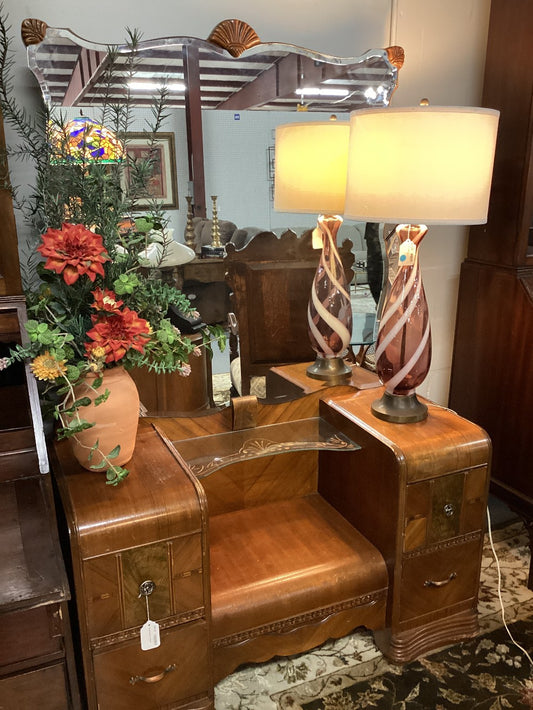 Antique Dresser w/ Mirror|4232