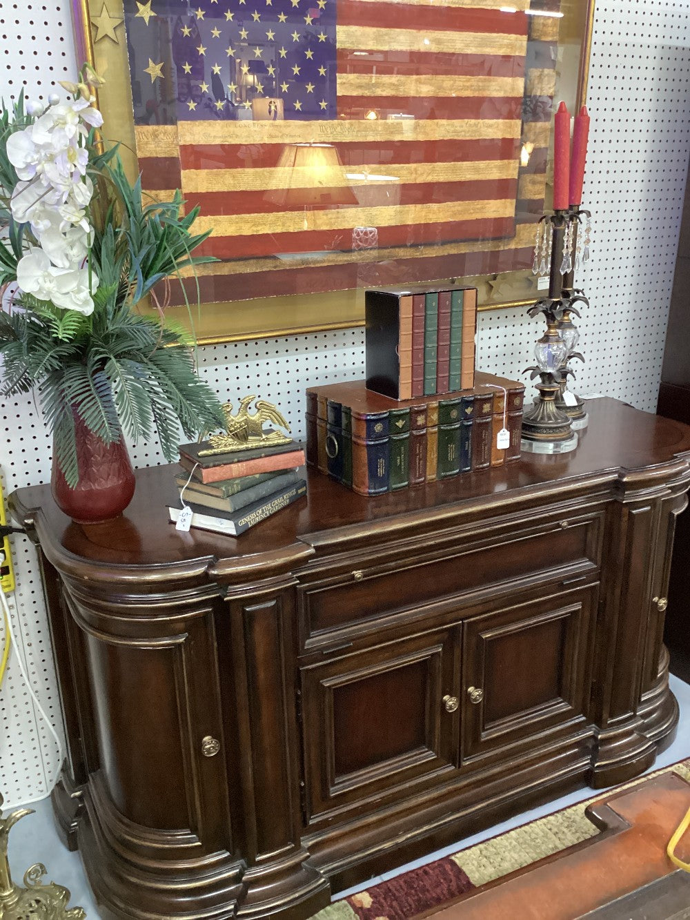 Trump home sideboard|4280