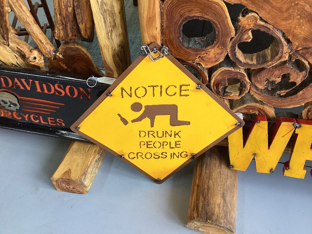 Drunk People Crossing|4440