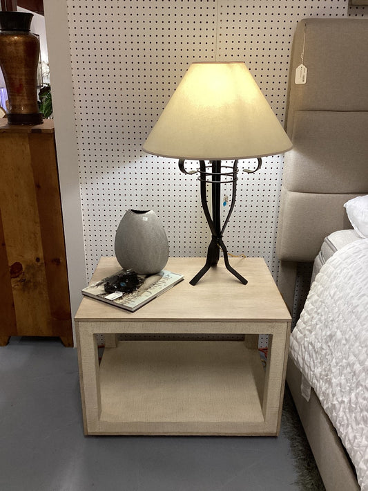 Light wood end table|4452
