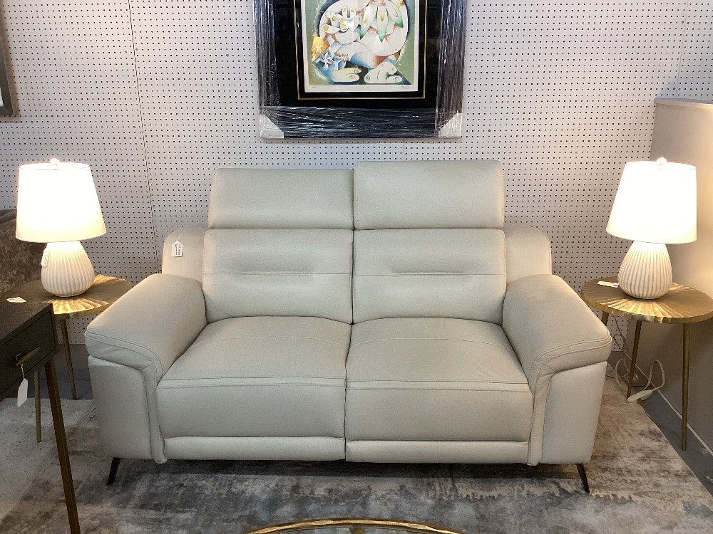 Pair White Scalloped Lamps|4552