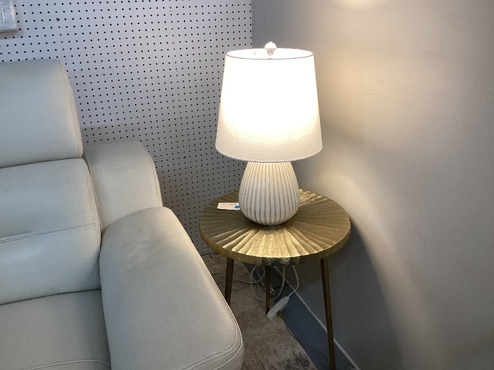 Pair White Scalloped Lamps|4553