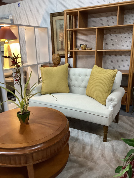 Cream Tufted Settee|4560