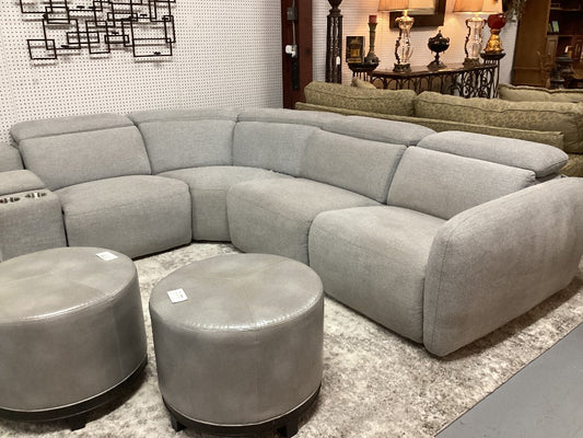 Gray electric recling sectional with cup holder|4566