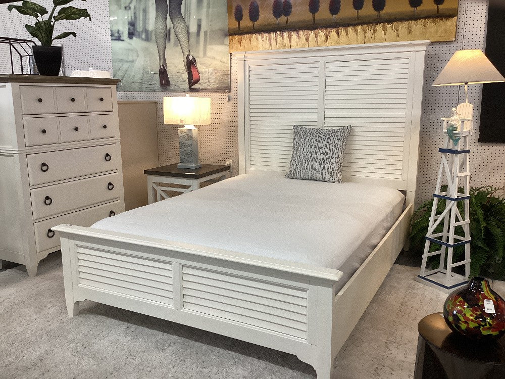 Queen Shutter panel bed and chest|4569
