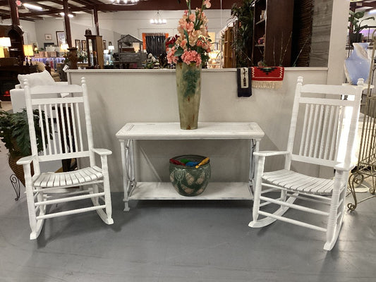 White rocking chair|4576