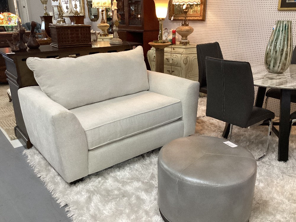 Oversized fabric chair|4587