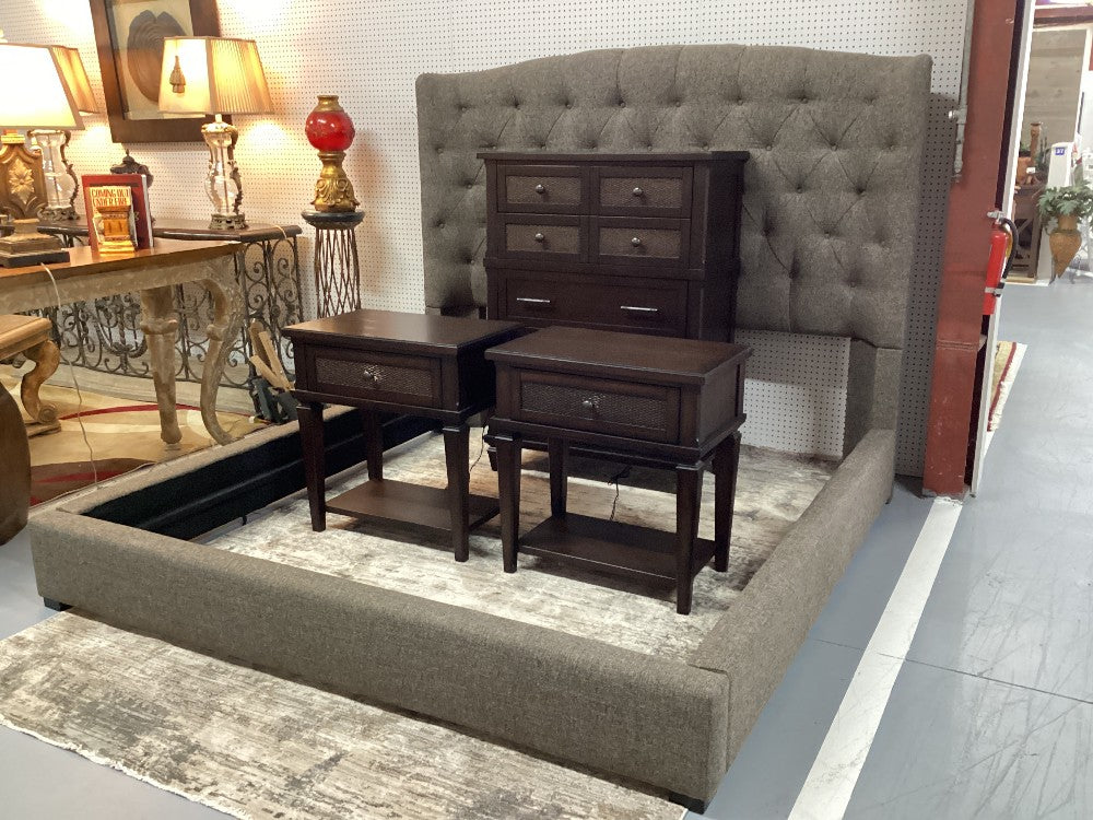 King upholstered bed|4607