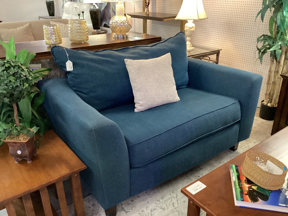 Oversized blue fabric chair|4643