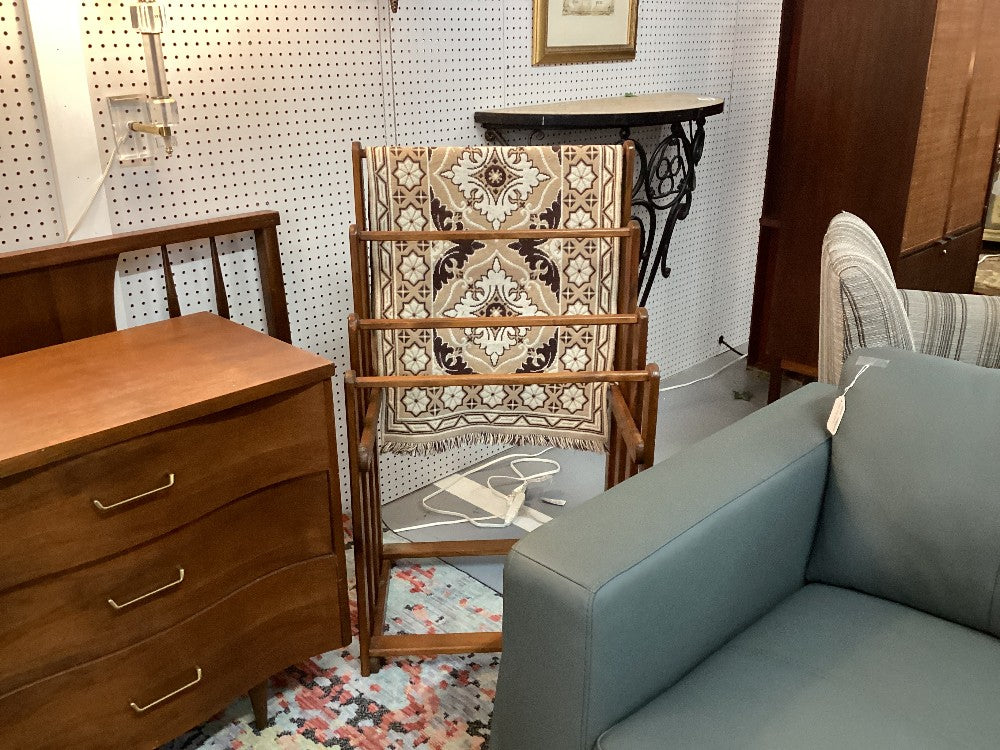 MCM quilt rack|4779