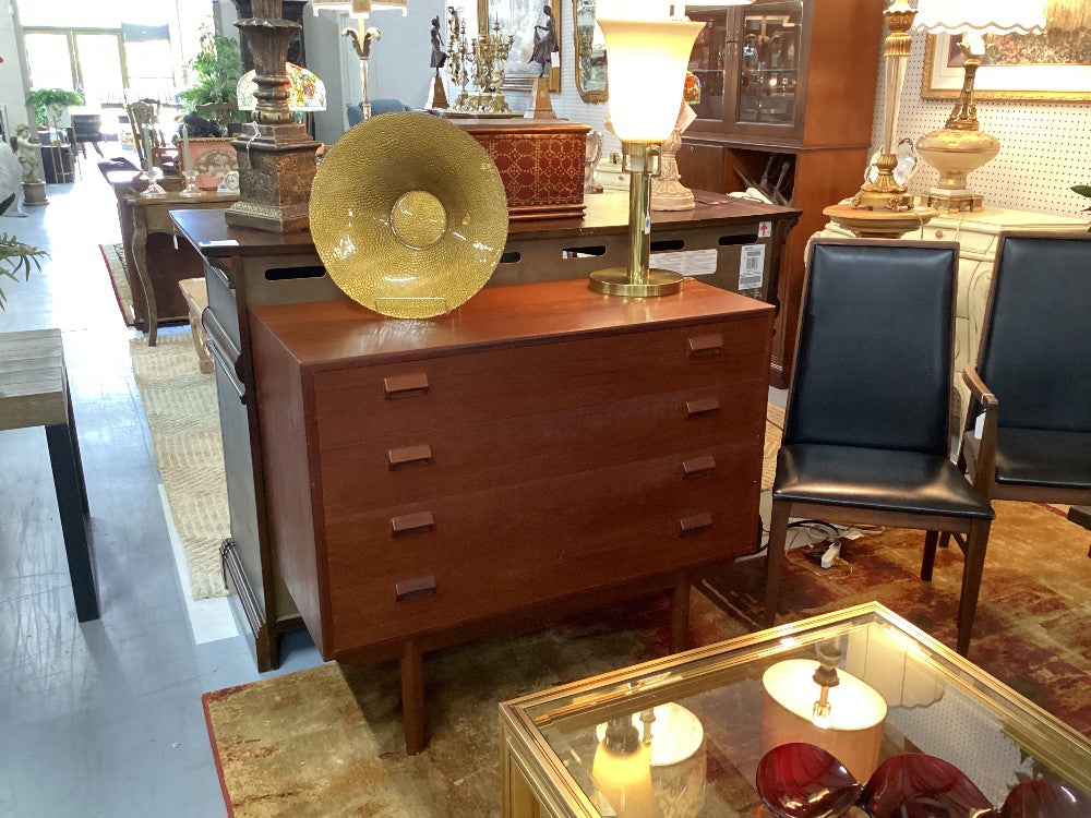 MCM dresser|4785