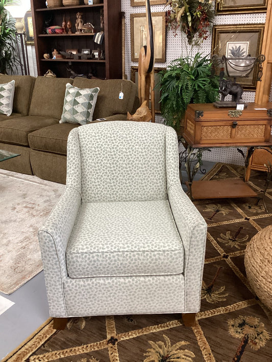 Green and white decorator chair|4824