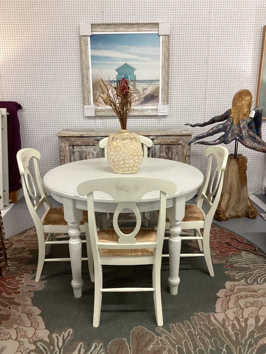 Farmhouse dinette with 4 chairs and 2 leafs|4885