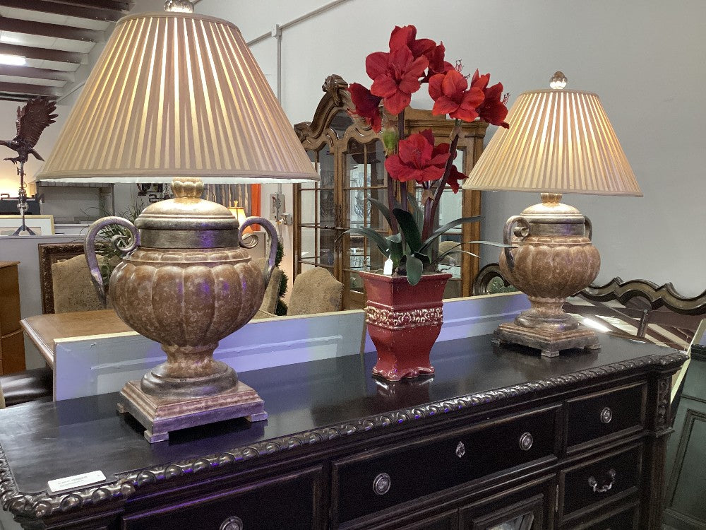 Pair of Large decorator lamps|4911