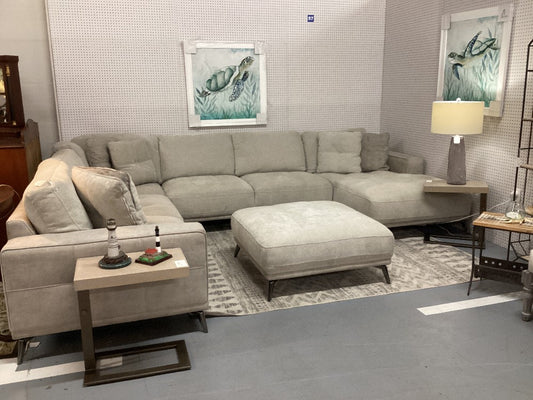 Light Grey Sectional with Ottoman|4926