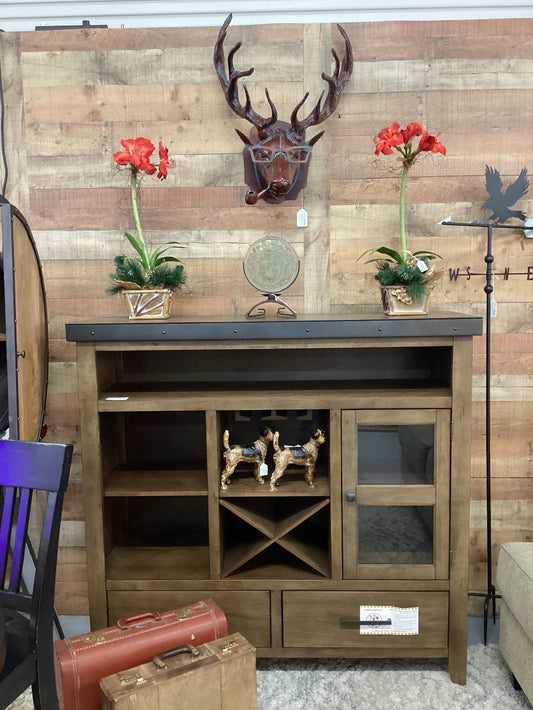 Bar cabinet|4937