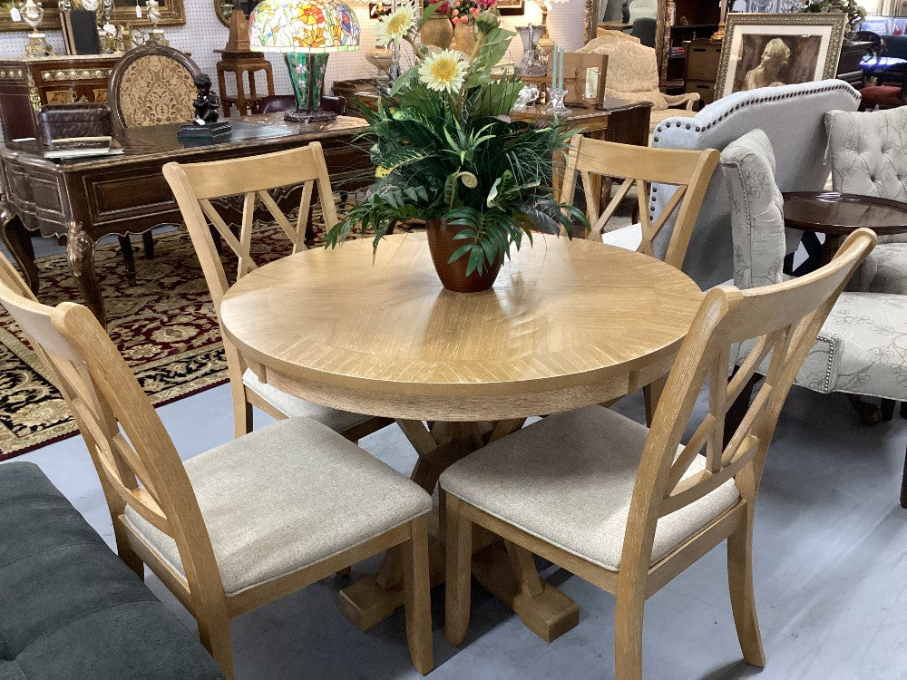 Round light wood dining table and 4 chairs|4978