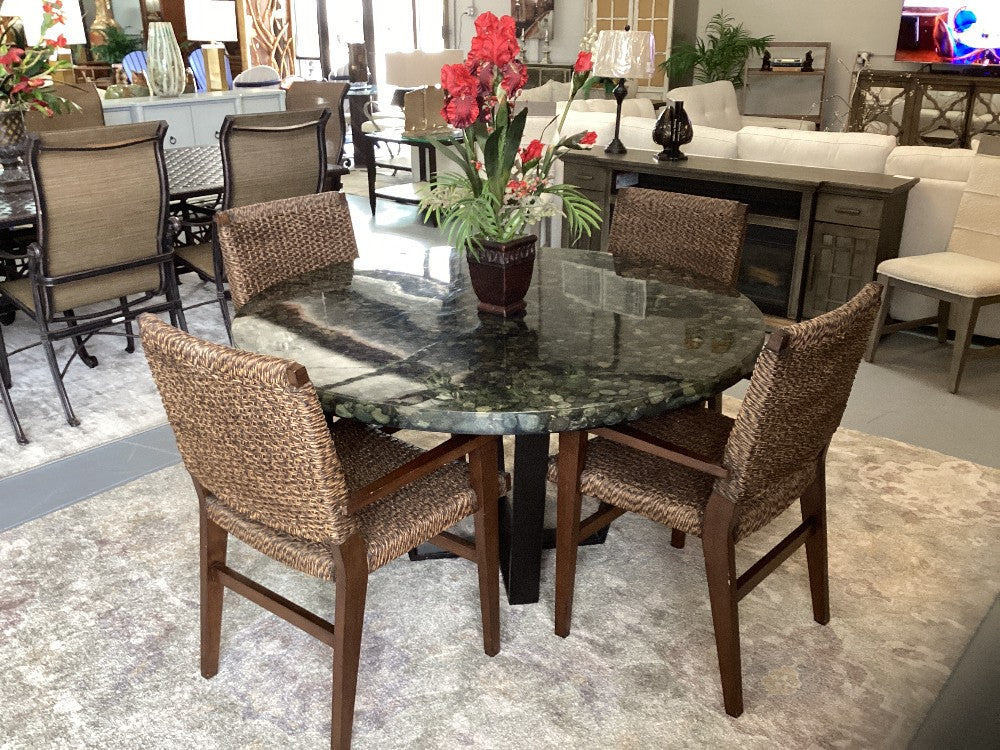 River rock top table and 4 sea grass chairs|4985