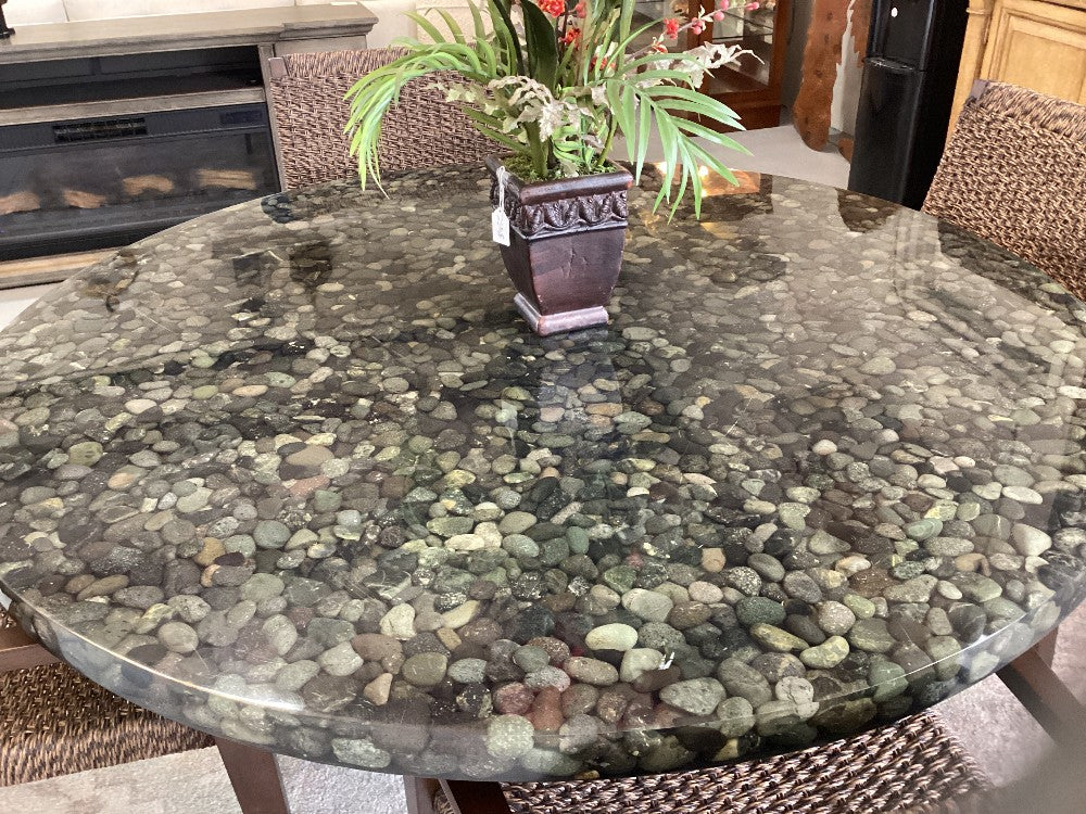 River rock top table and 4 sea grass chairs|4986