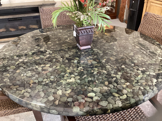 River rock top table and 4 sea grass chairs|4986